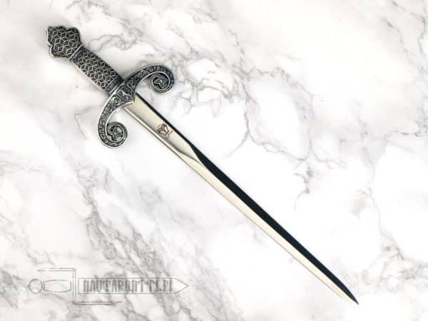 Pyhän Ferninandin miekka –kirjeenavaaja
