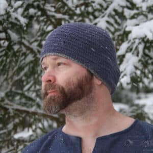 Villainen viikinkipipo neulakinnastyylillä