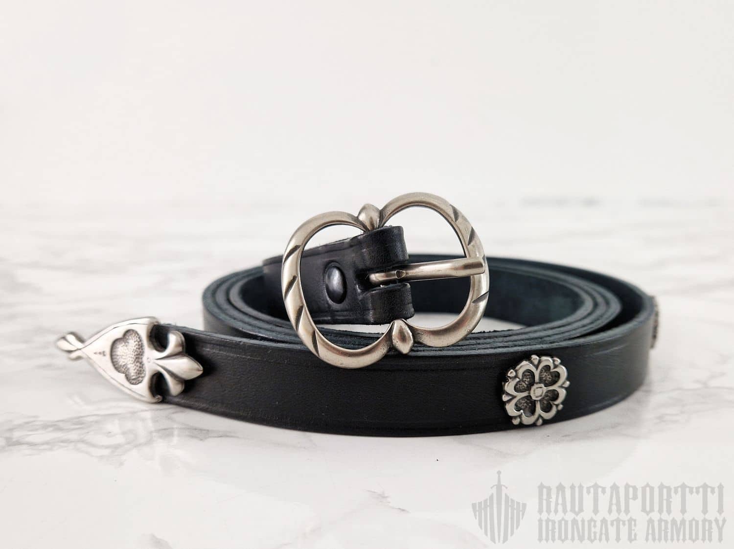 Keskiaikainen vyö kukkaniiteillä - Image 3