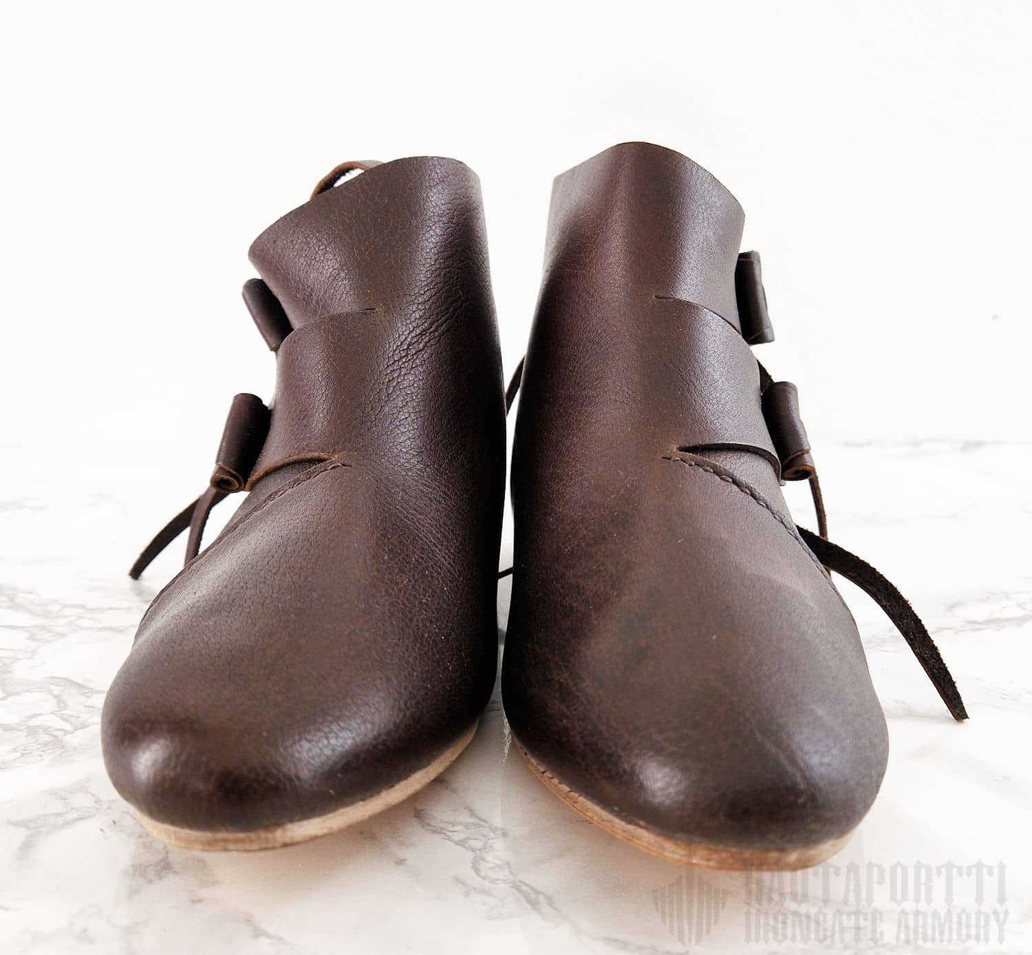 Varhaiskeskiajan Jorvik kenkä kahdella nahkanapilla - Image 5