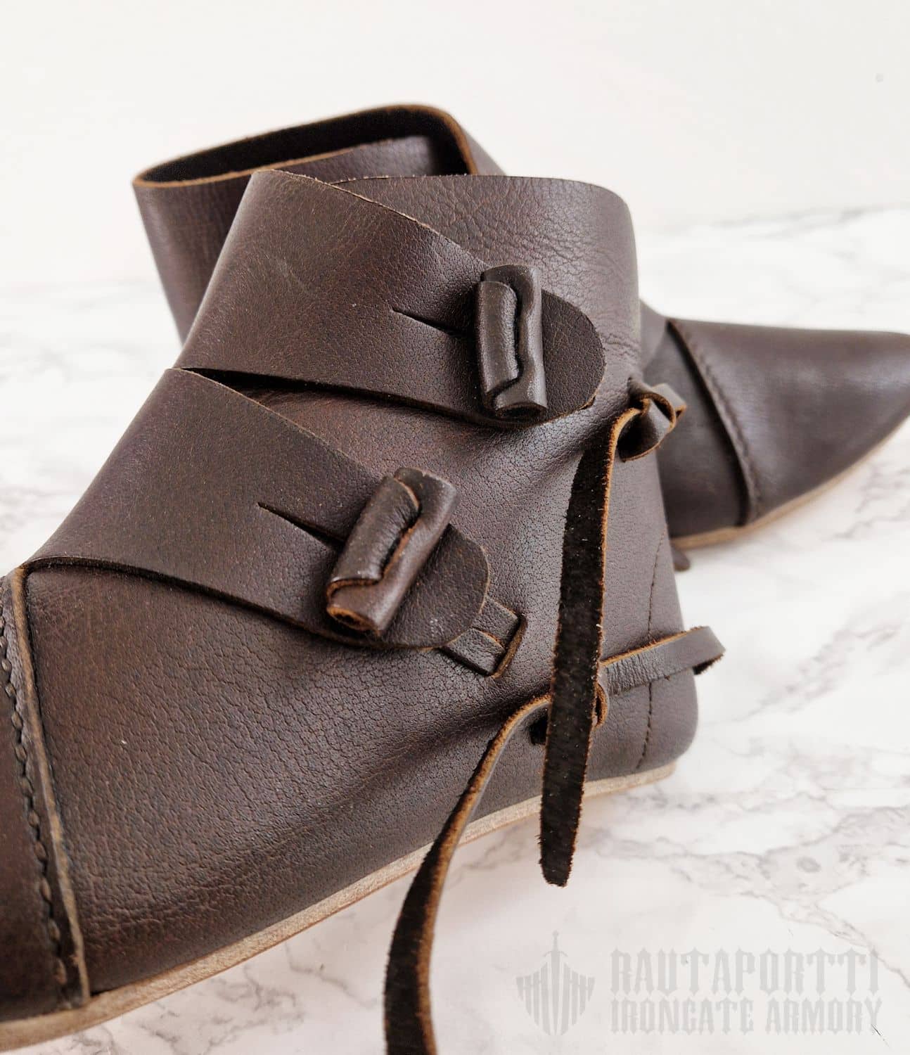 Varhaiskeskiajan Jorvik kenkä kahdella nahkanapilla - Image 6