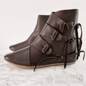 Jorvik viikinkikenkä kolmella nahkanapilla