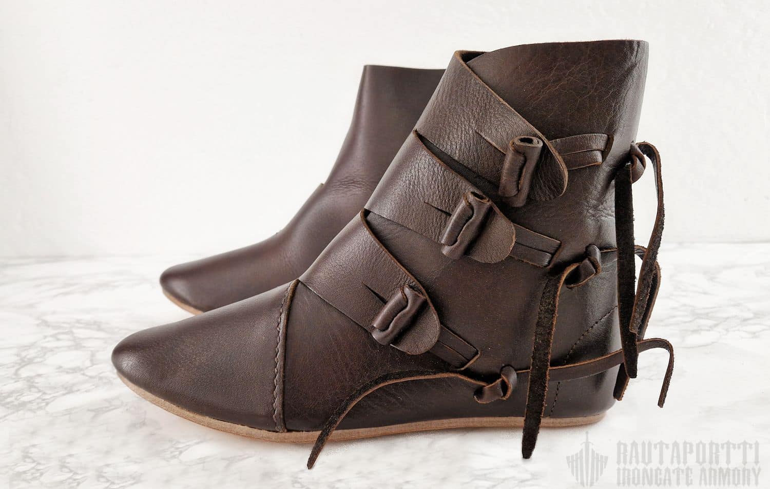 Jorvik viikinkikenkä kolmella nahkanapilla - Image 3