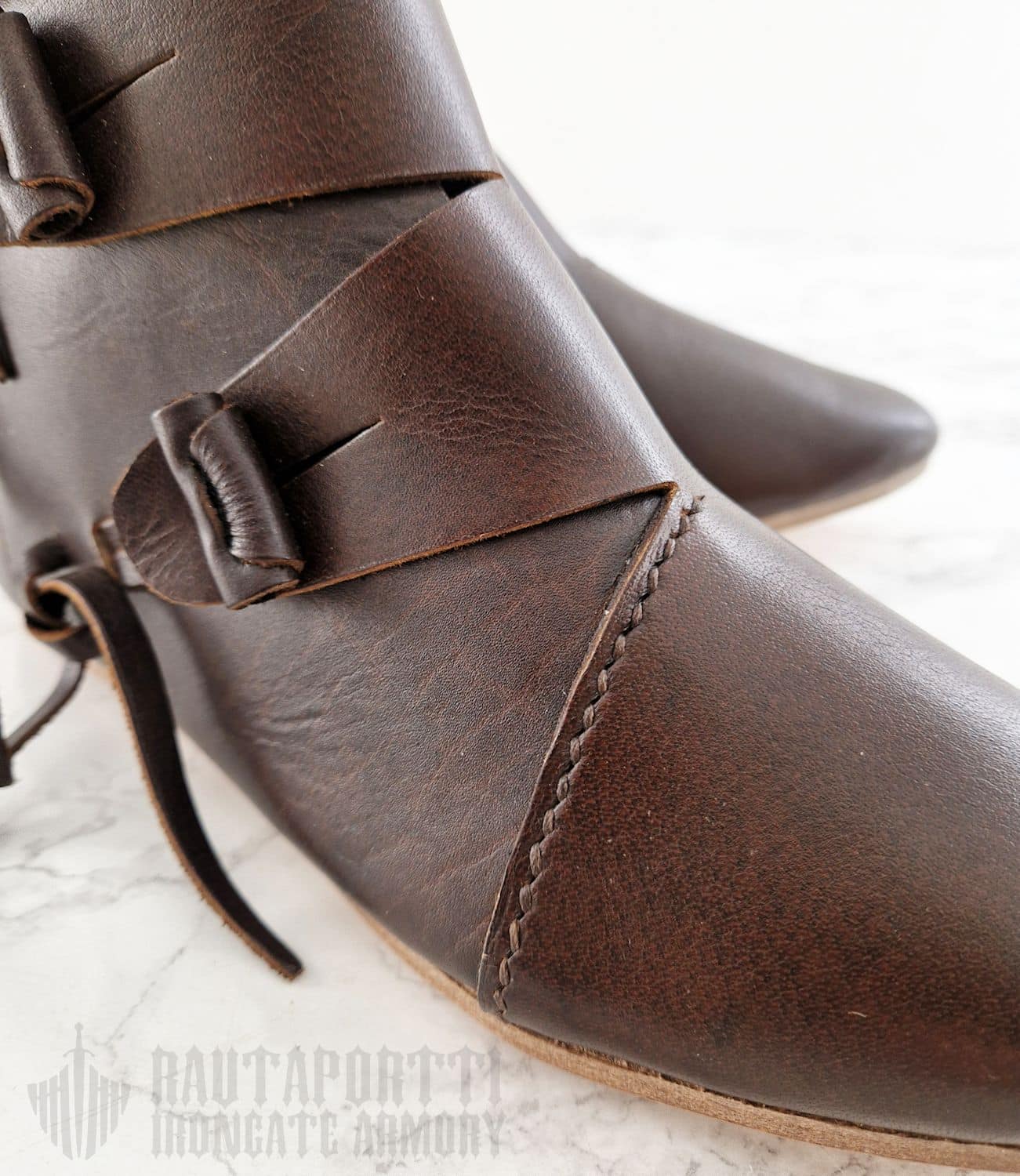 Jorvik viikinkikenkä kolmella nahkanapilla - Image 7