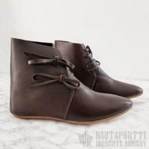 1300-luvun keskiaikainen nilkkakenkä