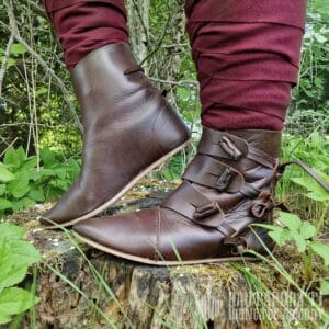Jorvik viikinkikenkä kolmella nahkanapilla