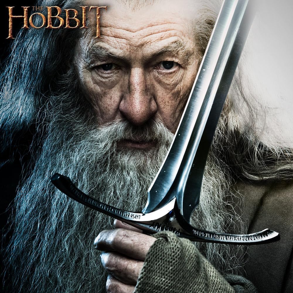 The Lord of the Rings imagery and related materials used here are the property of their respective copyright holders, including New Line Cinema, Warner Bros., and Peter Jackson, and are used here for showcase purposes only.
Taru sormusten herrasta -kuvat ja materiaalit ovat niiden oikeuksien haltijoiden omaisuutta, mukaan lukien New Line Cinema, Warner Bros. ja Peter Jackson, ja niitä käytetään tässä vain havainnolistustarkoituksiin.