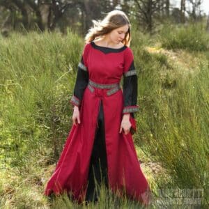 Punamusta Mekko, 1100-luvun Bliaut